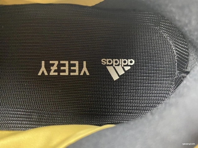 Boost Flux' MNVN GZ0717 'Honey 700 Yeezy 0917